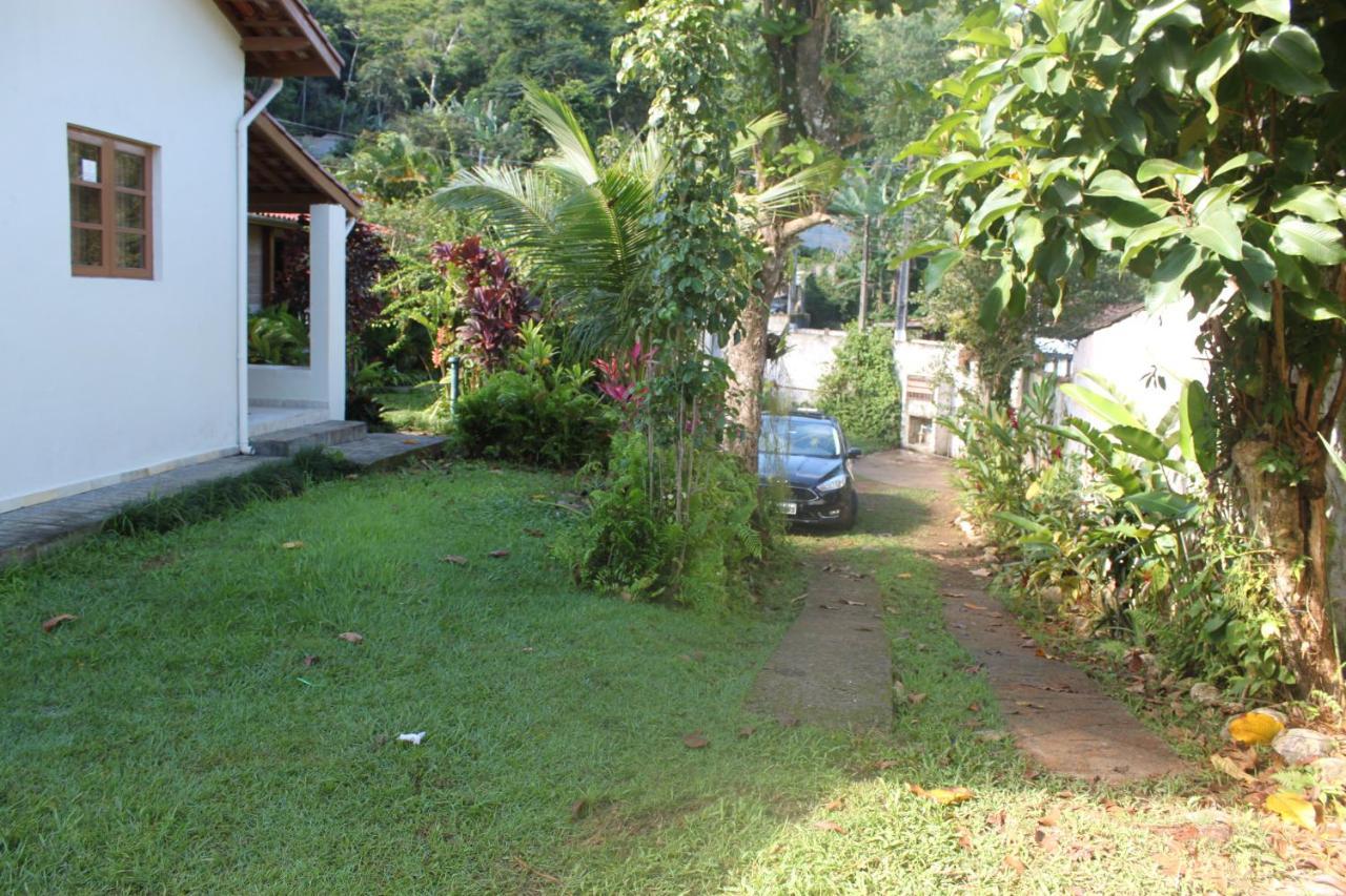 Casa com piscina aquecida e com grande área verde. Ubatuba Exterior foto