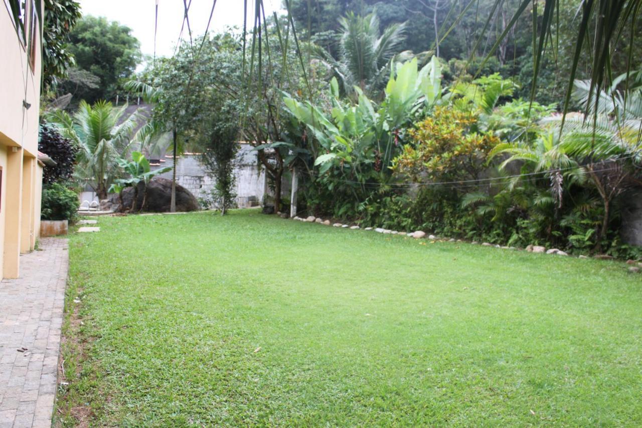 Casa com piscina aquecida e com grande área verde. Ubatuba Exterior foto